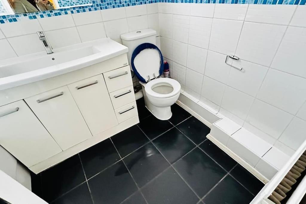 3 Bed House East London Home エクステリア 写真