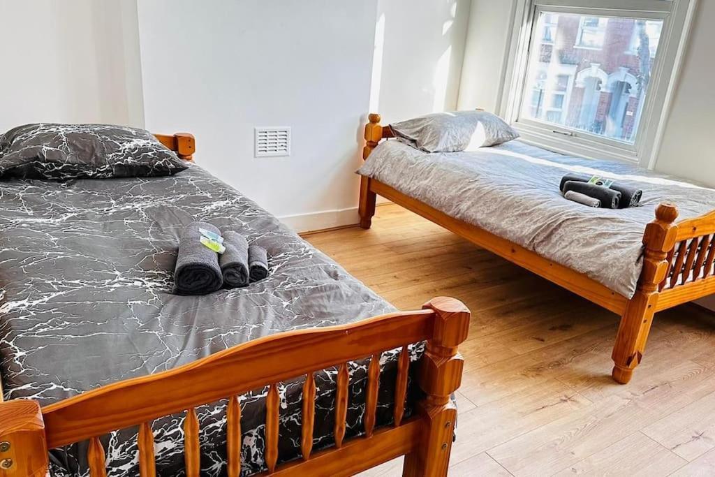 3 Bed House East London Home エクステリア 写真