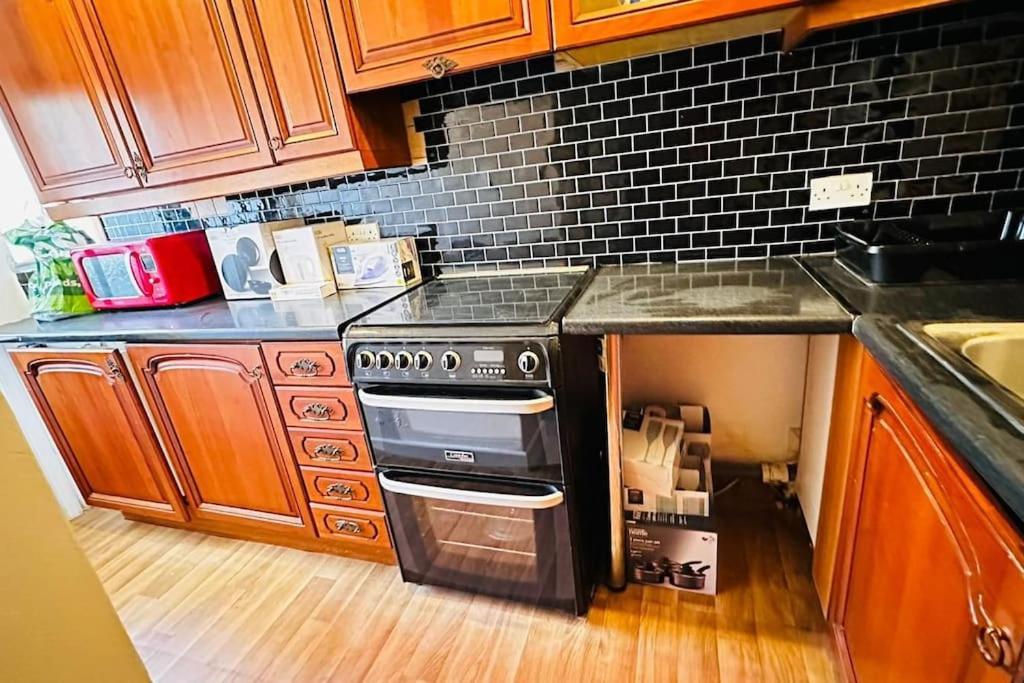 3 Bed House East London Home エクステリア 写真